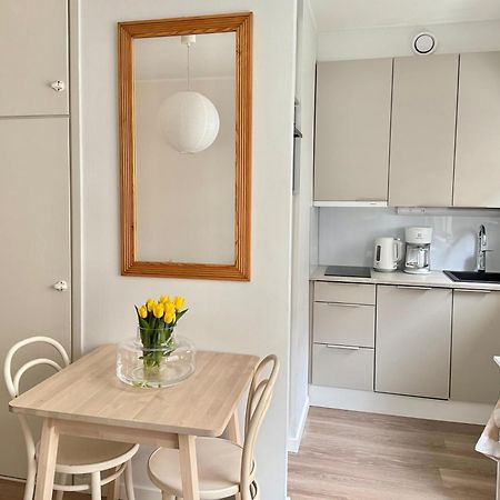 Just Renovated Stylish Nordic Studio By Tram Stop Хелзинки Екстериор снимка