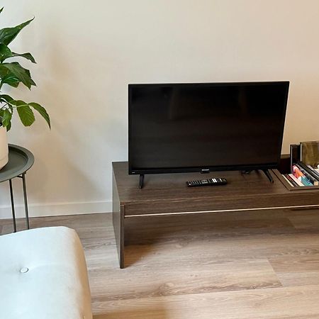 Just Renovated Stylish Nordic Studio By Tram Stop Хелзинки Екстериор снимка